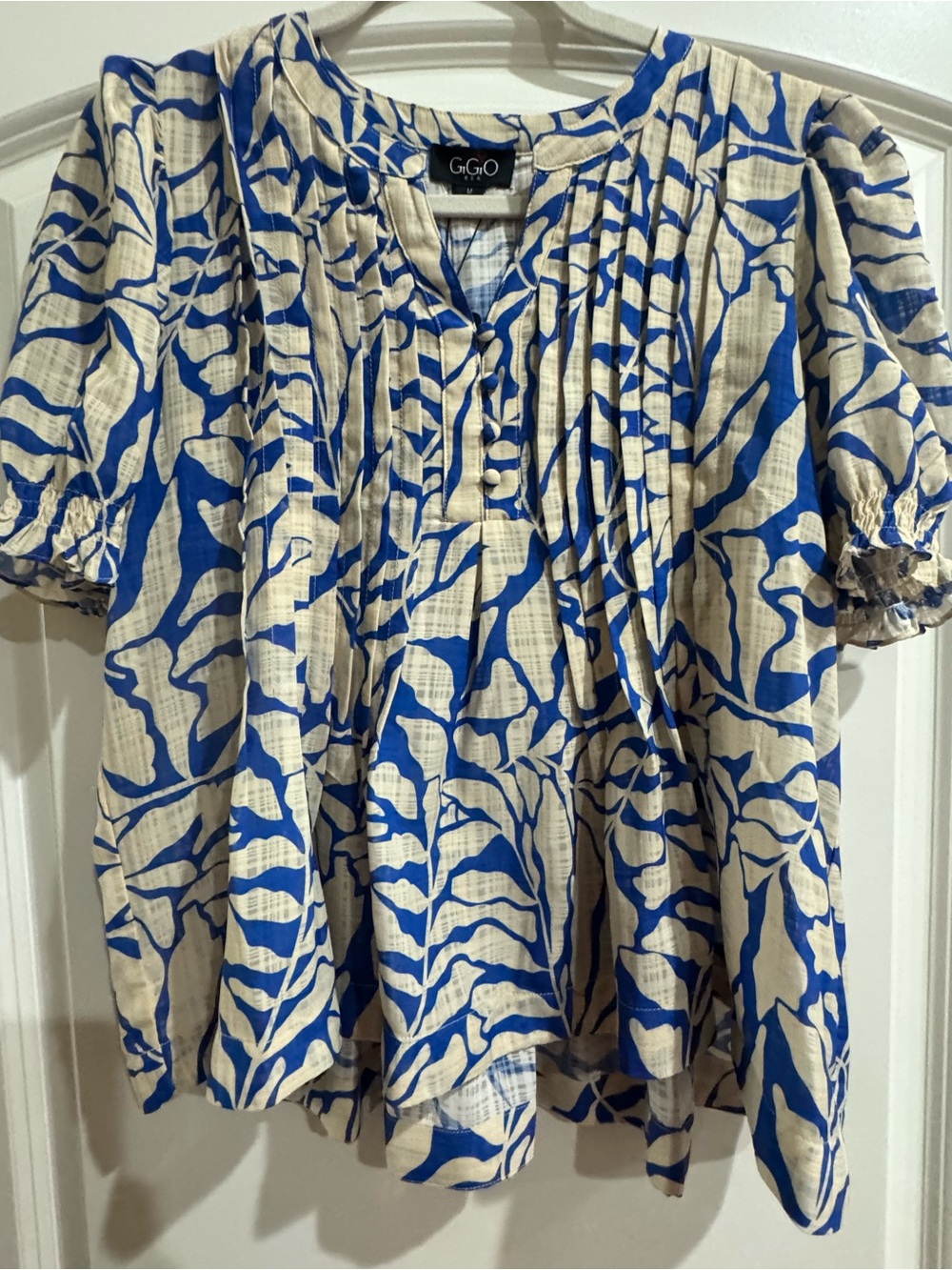 GiGiO Beige and Royal Blue Printed Puff Sleeve Blouse